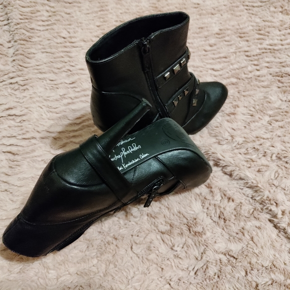 Kim Kardashian boot collection - Picture 3 of 7